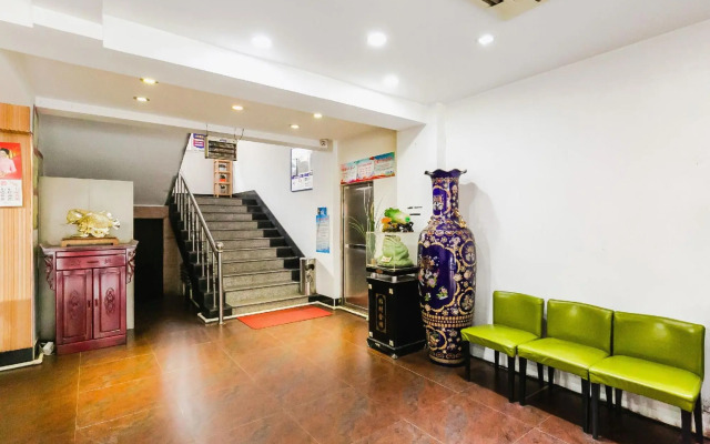 Huayi Hotel (Jinzhou Railway Station)