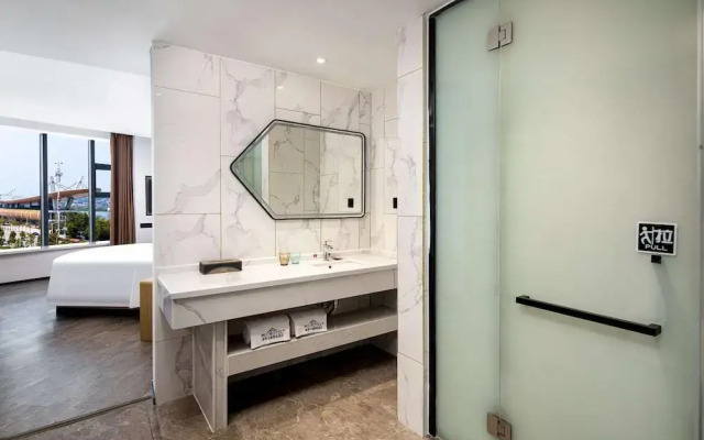 Microtel by Wyndham Miluo Downtown Hotel