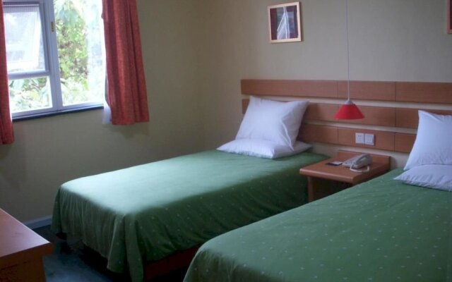 Home Inn (Nanjing Shuiximen Street Mochou Lake Metro Station)