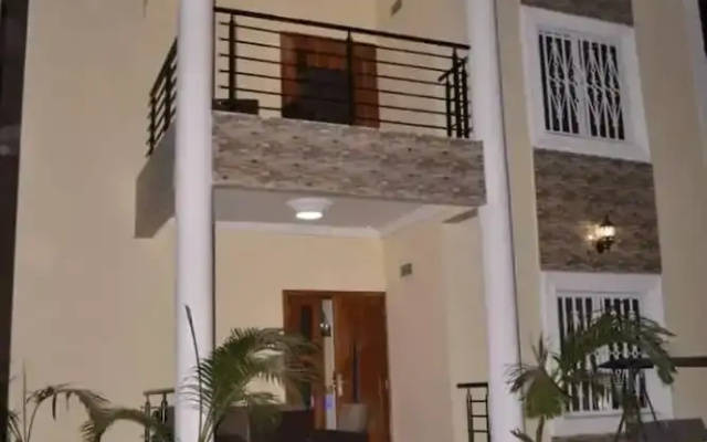 4bed Villa Sleeps 8 - Wifi, Parking, Garden