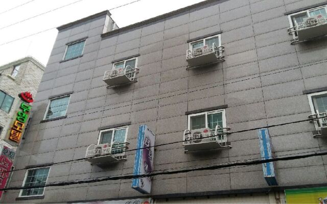 Booyoung Motel