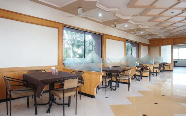 OYO 24487 Hotel Raj Regency
