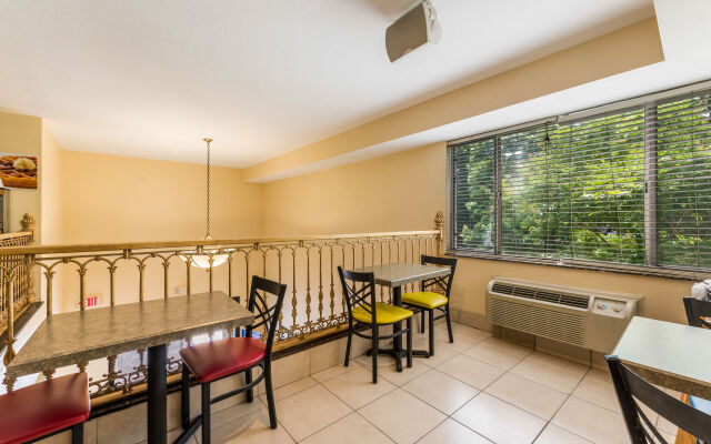 Comfort Suites Airport