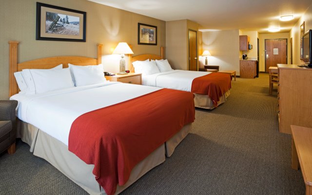 Holiday Inn Express Hotel & Suites Custer