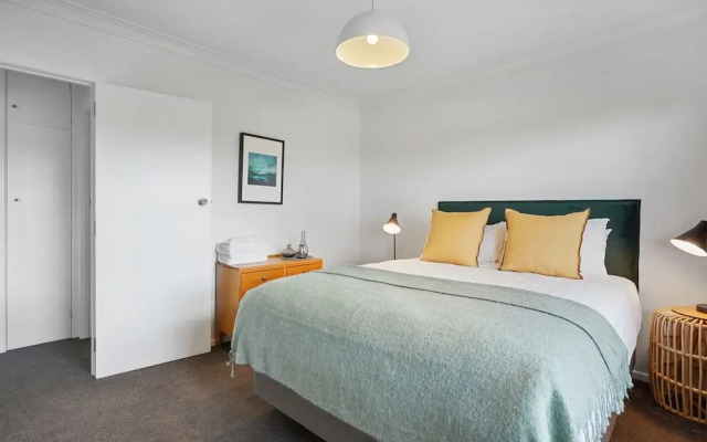 Renovated Takapuna 2BR Apt - Parking