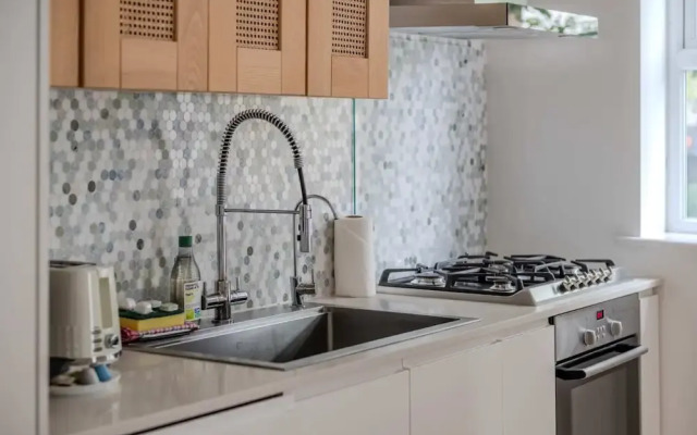 Beautiful 2 Bed, 2 Bath Abode In Dulwich