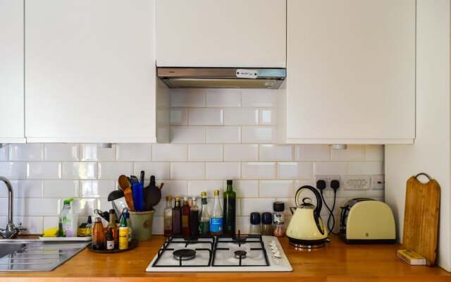 Tranquil 1 Bedroom Oasis in London With Garden