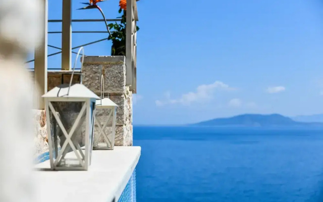 Villa with Striking views over the infinity Pool