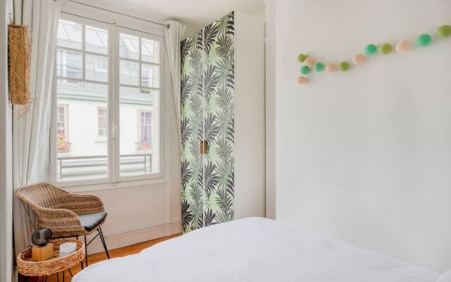 Eiffel Tower Saint Residence