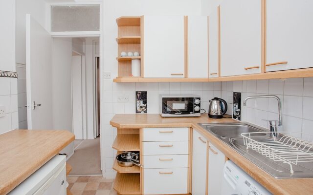 Bright 2 Bedroom Apartment Near Regents Park