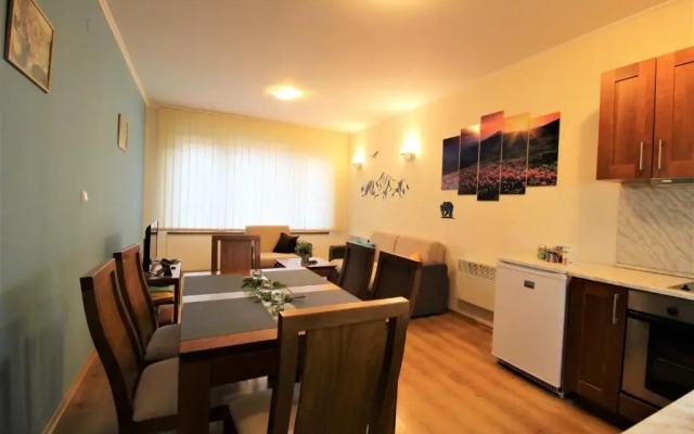 Pine Tree Apartment 3 - B3