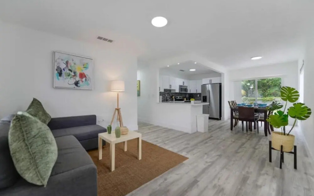 Beautiful 3 Bedroom House In Miami
