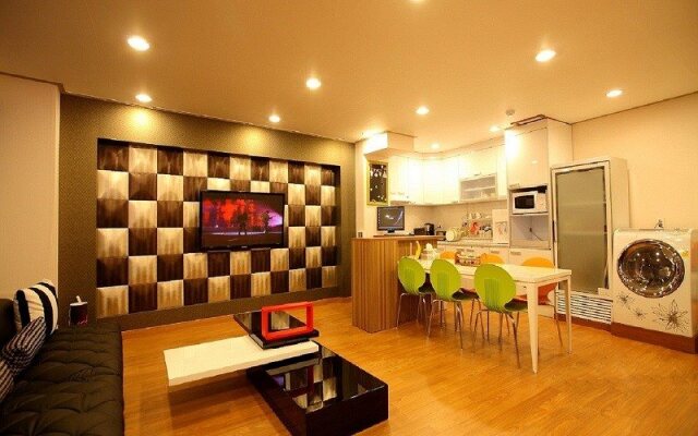 Crystal Guesthouse (Female Only)