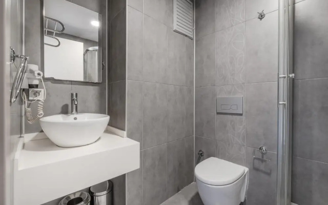 Modern Residence Studio Flat w Balcony in Bagcilar