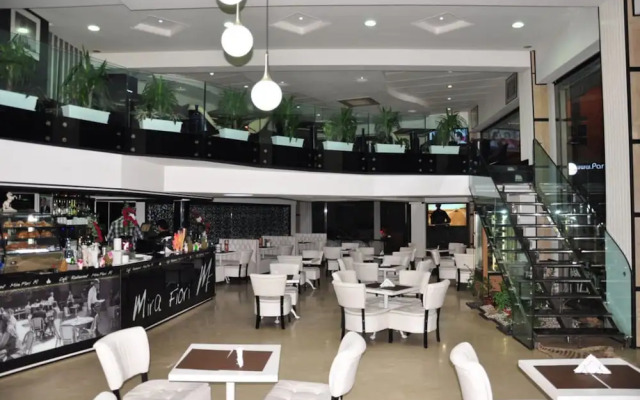 Val Fleuri Apartment With Balcony, Casablanca