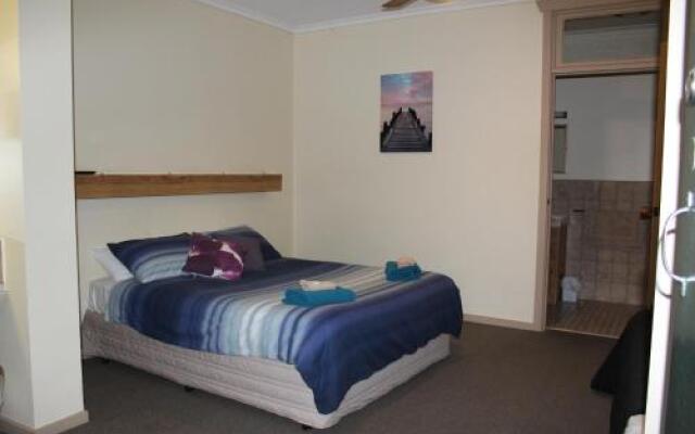 Tocumwal Hotel Motel ("The Palms")