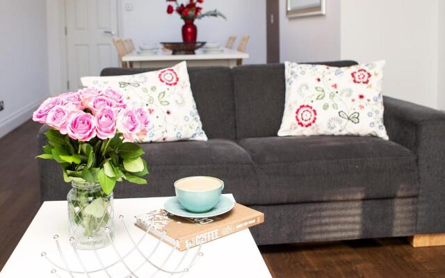 Apt 3, Trafalgar Sq (Duplex, 3rd & 4th flr)
