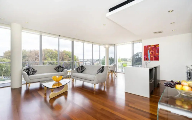 Luxury Modern Double Ensuite Apartment
