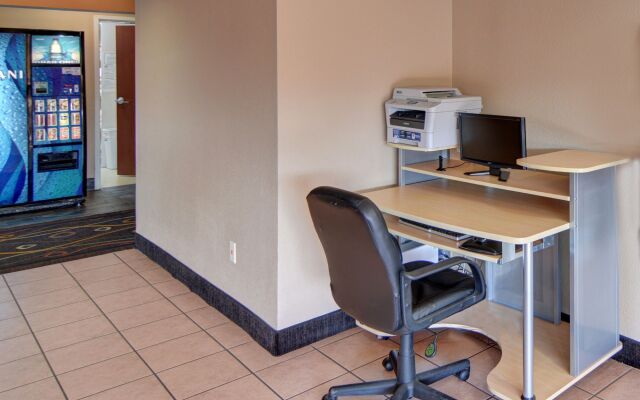 HomeTown Inn & Suites