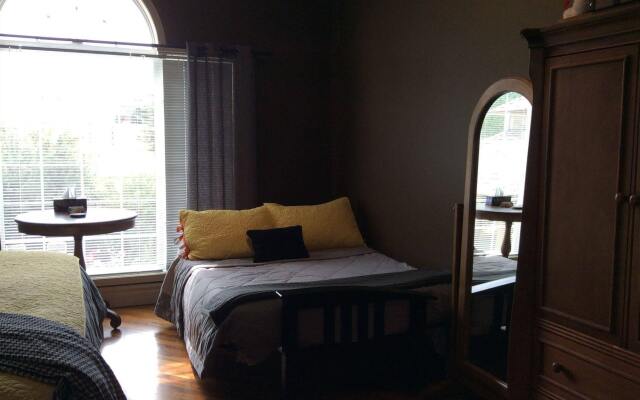 The Stone Gate Inn Bed & Breakfast