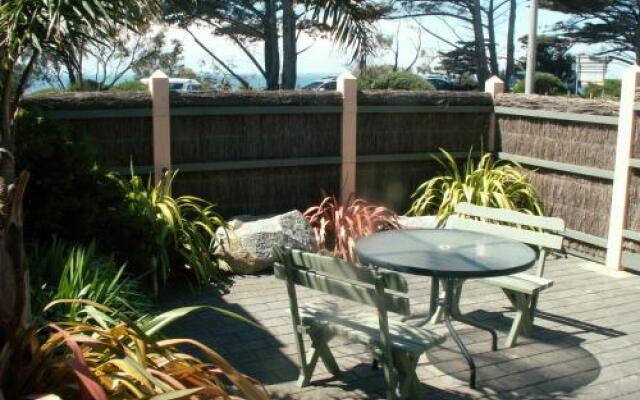 Black Dolphin Waterfront Apartment