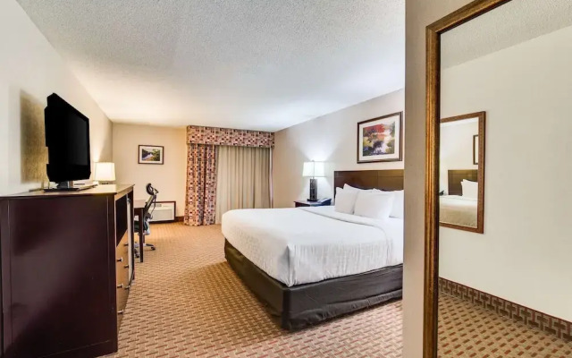 Holiday Inn Minot Riverside