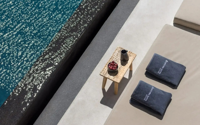 Porto Fira Suites
