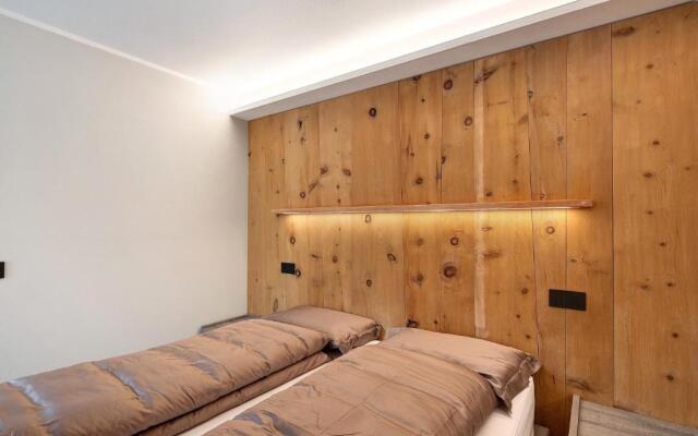 Wood Mountain Planet Suite House
