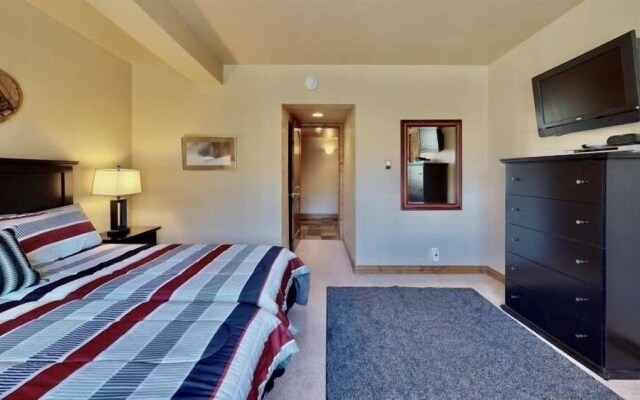 Nine Vail Road Condos with Short Walk to Gondola by RedAwning