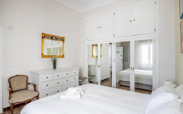 Cheerful 6 Bedroom House in Seville With Terraces