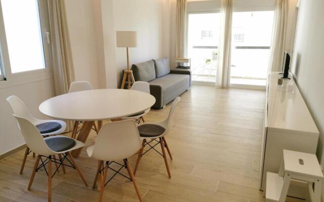 Bright 2 bedroom apt Golden Mile next to beach RDR225