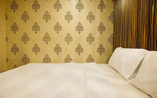 Comfy Studio Apartment at Tamansari The Hive By Travelio