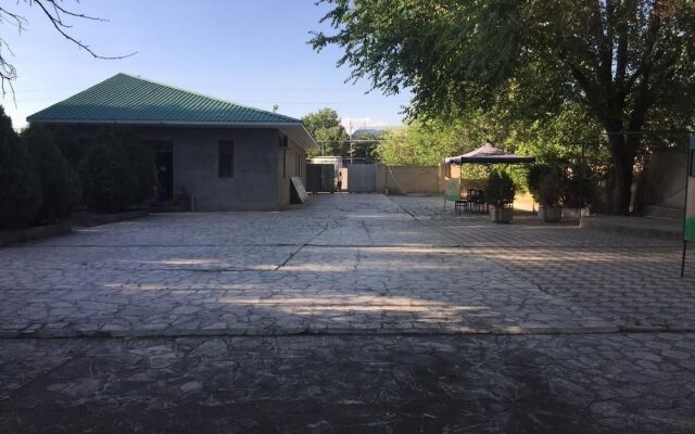 Khosrov Hotel
