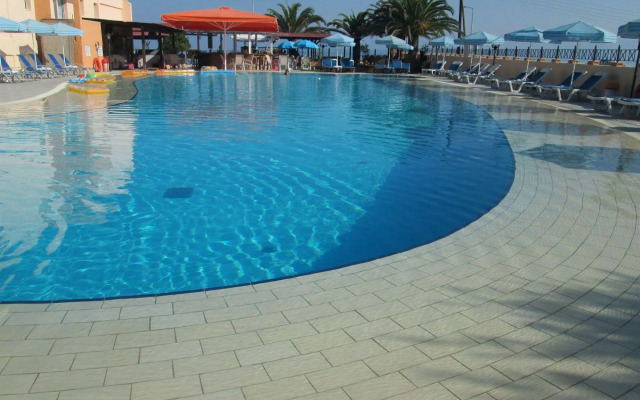 Ninos on the Beach