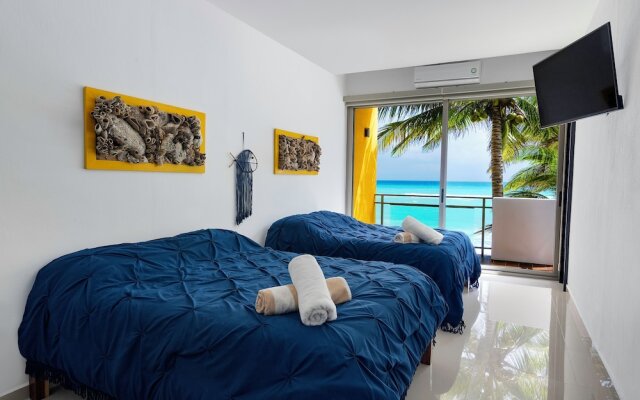 Angelina 28 Beachfront and Family Apartments - Modern and Relaxing Long Stays (20 min from Cancun Airport)
