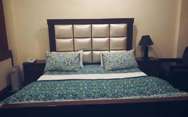 Divine Hotel