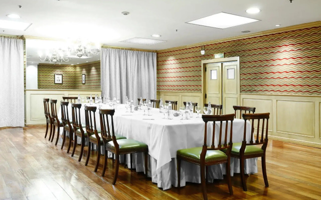 Cyan Americas Towers Hotel