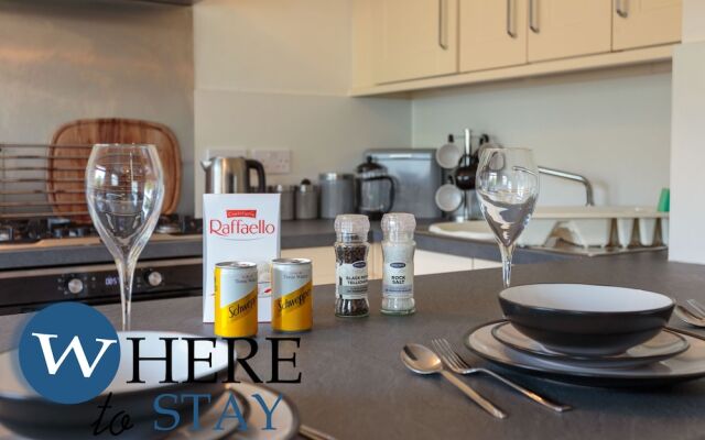 Lovely Apartment by the Hillwood Park-free Parking