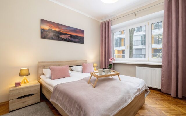 Daszyńskiego Apartment Cracow by Renters
