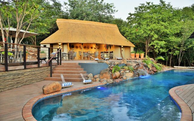 Victoria Falls Safari Suites