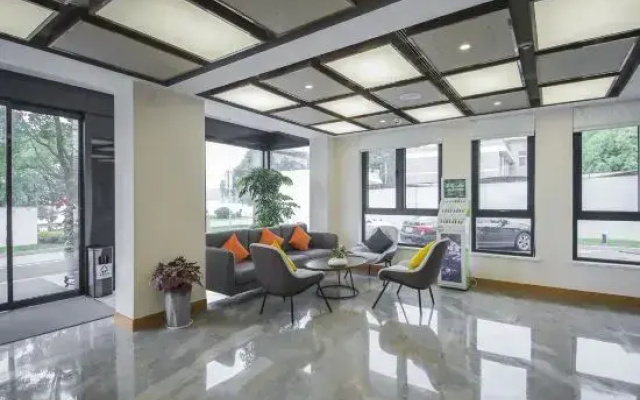 Qianhuju EZ Hotel (Dongqian Lake Guojihuiyizhongxin)