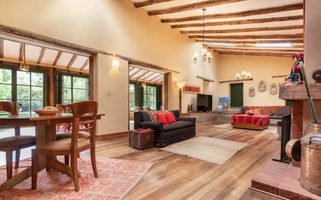 w Peaceful 4BR Villa With Nature View