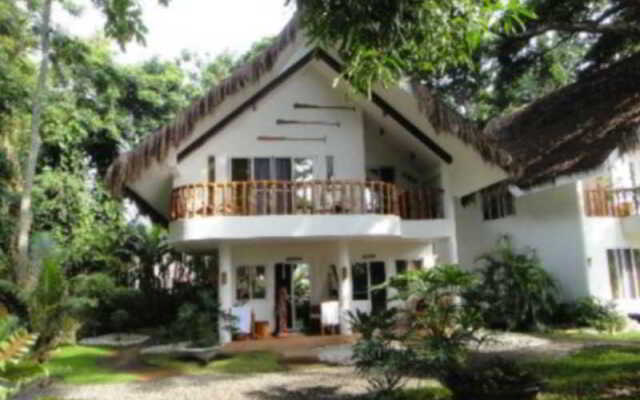 Pura Vida Beach & Dive Resort