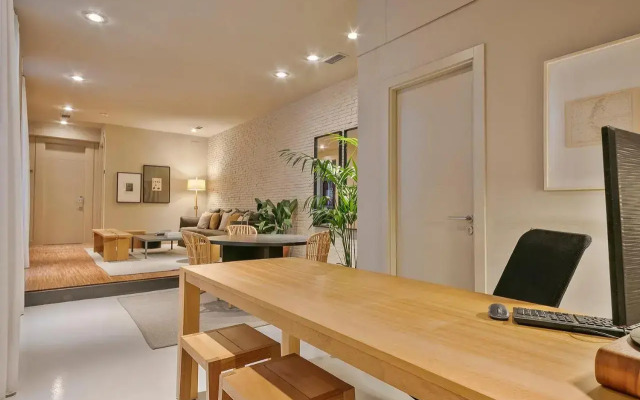 Pau Claris Apartment
