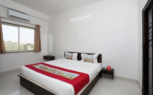 OYO 10064 Home Bright 3BHK Gulabh Bagh