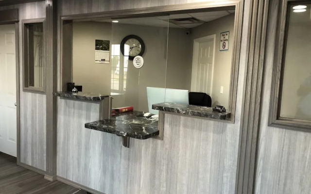 Deluxe Inn & Suites By OYO Miami OK