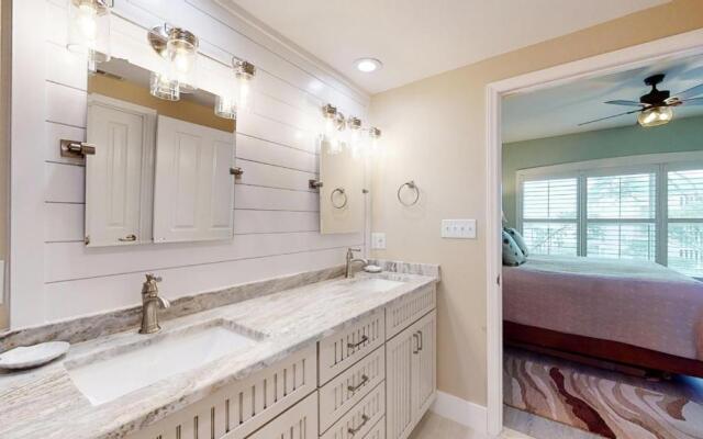 5402 Hampton Place South