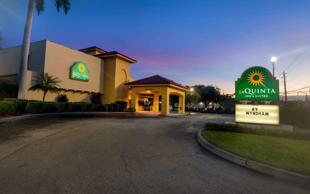 La Quinta Inn & Suites by Wyndham Ft Lauderdale Cypress Cr