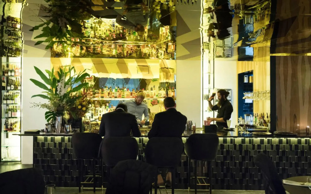 Adelphi Hotel