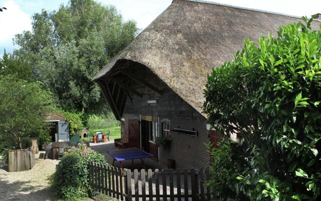 Quaint Farmhouse near River in Oosterwijk